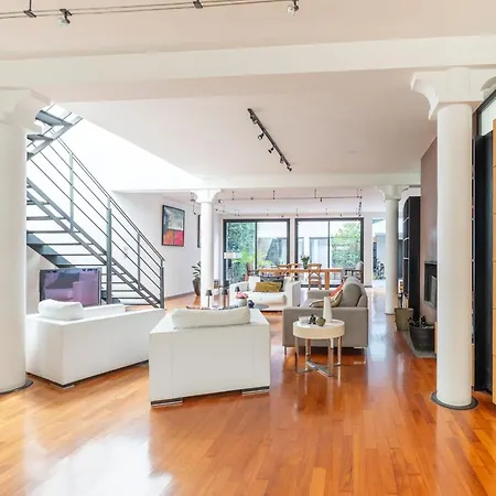 Large Fully Renovated 250m House Prázdninový dům