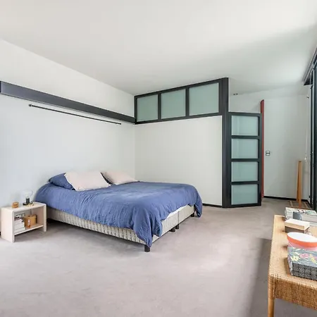 Large Fully Renovated 250m House *