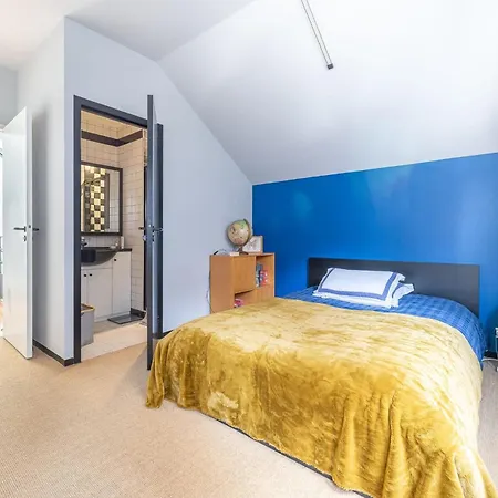 Large Fully Renovated 250m House *