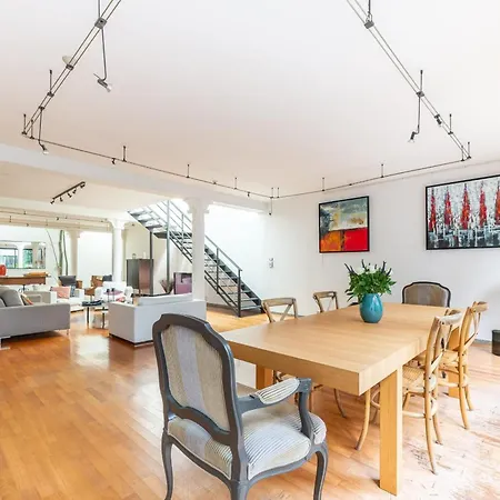 펜션 Large Fully Renovated 250m House *