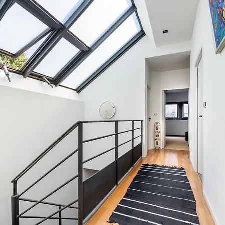 Large Fully Renovated 250m House *