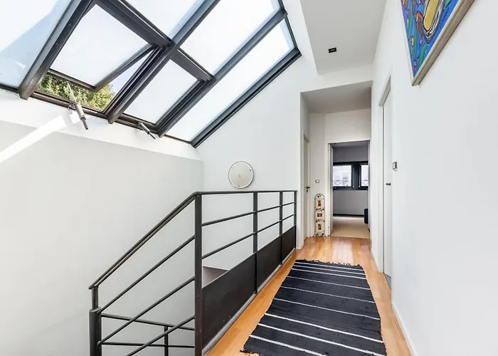 Large Fully Renovated 250m House