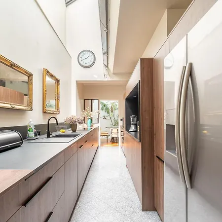 Large Fully Renovated 250m House Semesterbostad *